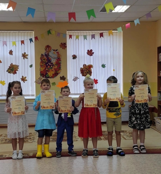 12 октября в дошкольной группе МБОУ Катынской СШ прошёл конкурс чтецов &quot;По земле шагает осень&quot;.